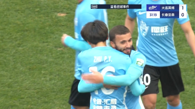 19歲朱鵬宇中超處子球！大連英博1-0領(lǐng)先長(zhǎng)春亞泰，馬萊萊助攻